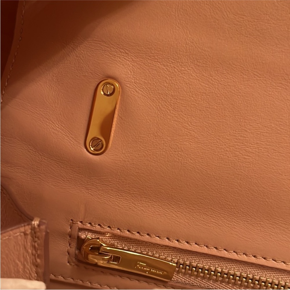 Salvatore Ferragamo Ginny Light Pink Leather Purse - Picture 11 of 16